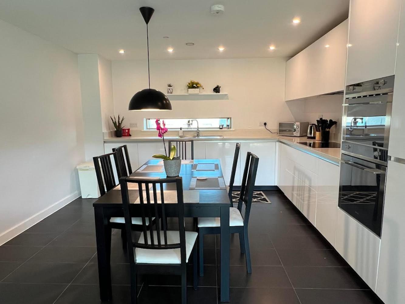 Cambridge Stays - Apartment At Addenbrooke Hospital And Bio Campus - Free Private Parking エクステリア 写真